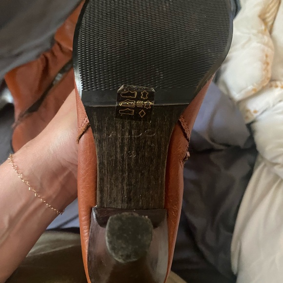 Aldo genuine Leather high heeled cognac boots - Picture 4 of 4